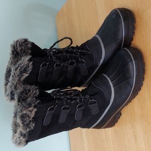 Khombu ladies boots size 9